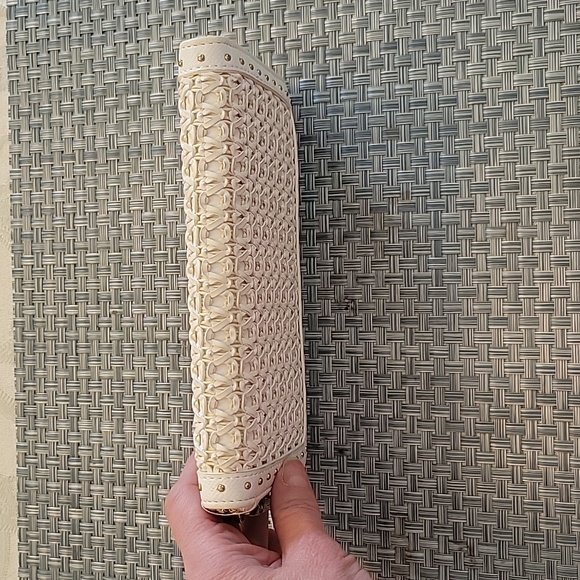 Steve Madden Wallet White Wovern Zip Around Wallet  Very Clean - Picture 6 of 11